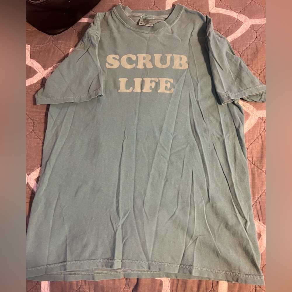 Comfort colors women’s size M t shirt